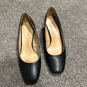 Naturalizer Warner Pumps Size 6.5